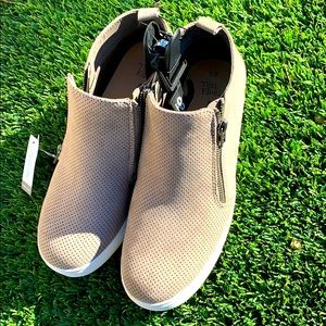 Brand New! Taupe heel sneakers